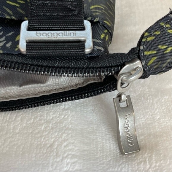 Baggallini Crossbody Bag Small - Picture 9 of 9